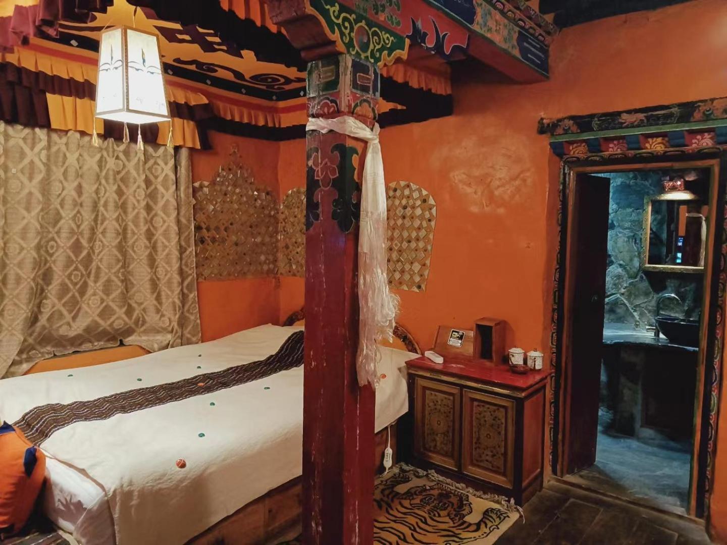 Shambhala Palace Hotel Lhasa Exterior photo